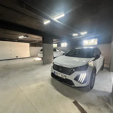 Dbr -dobrinja Sarajevo-free Garage * Sarajevo